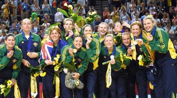 2002 Comm Games team